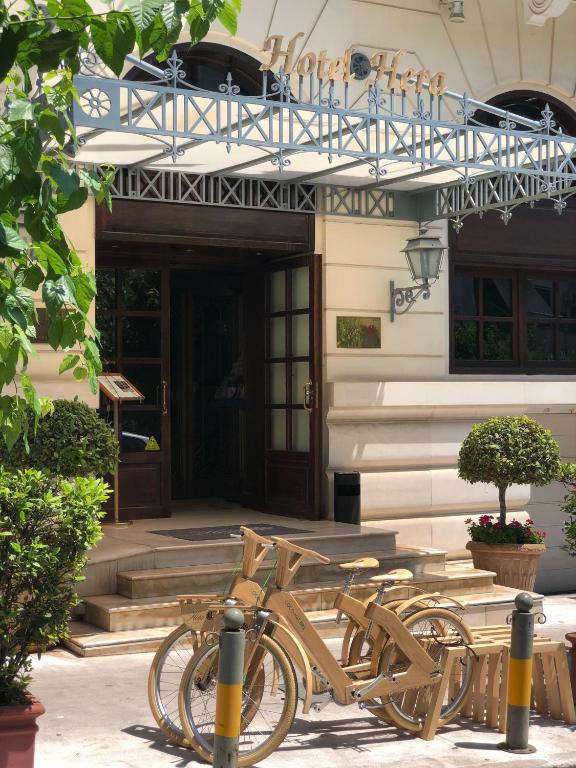 Jízda na kole v ubytování Hera Hotel nebo okolí