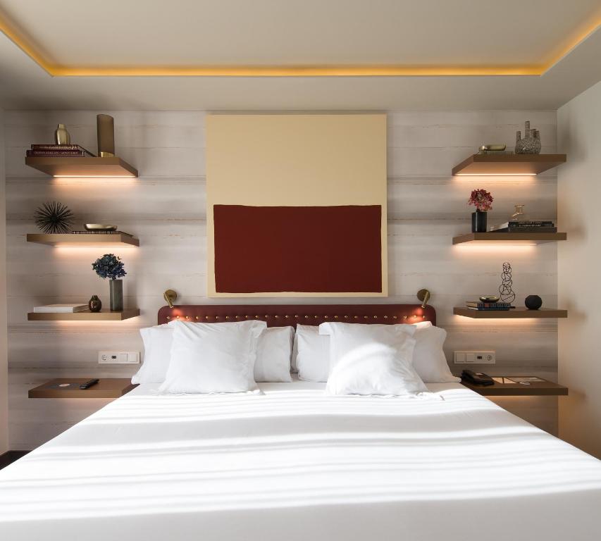 A bed or beds in a room at Vincci Mae