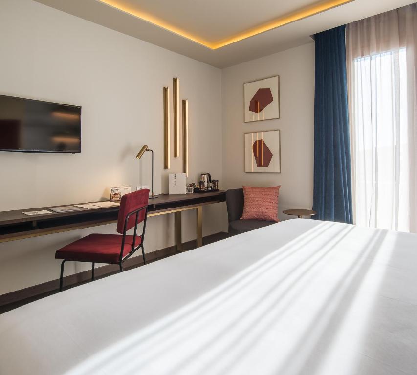 A bed or beds in a room at Vincci Mae