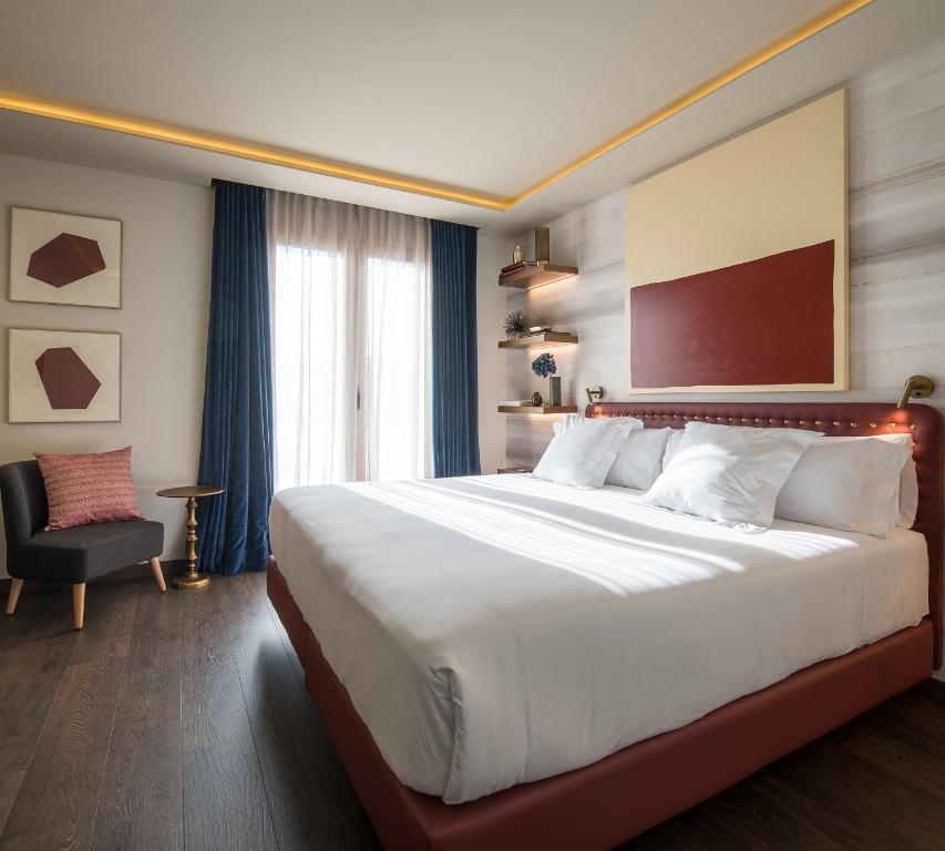 A bed or beds in a room at Vincci Mae