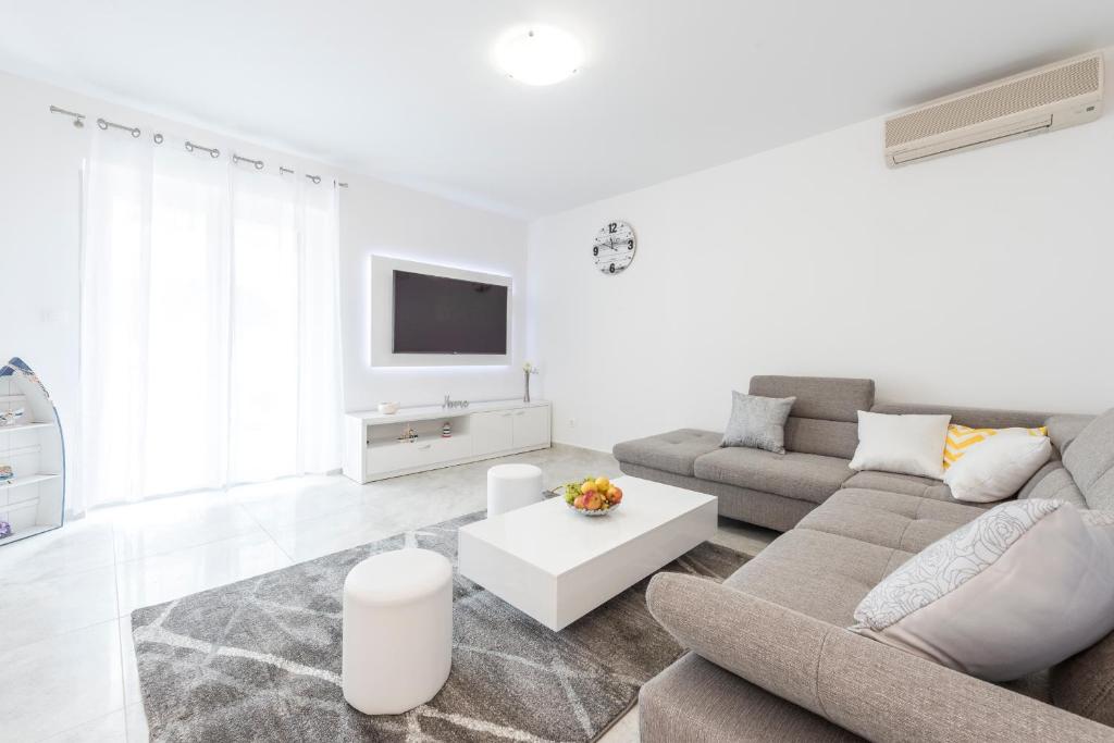 Apartment Pina