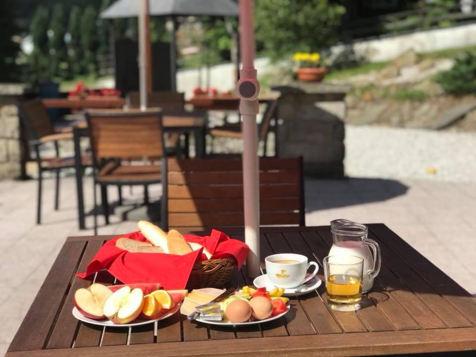 Jídlo v hotelu nebo okolí