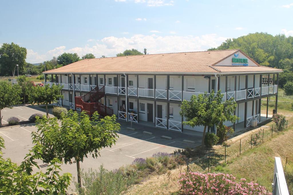 Gedung tempat hotel berlokasi