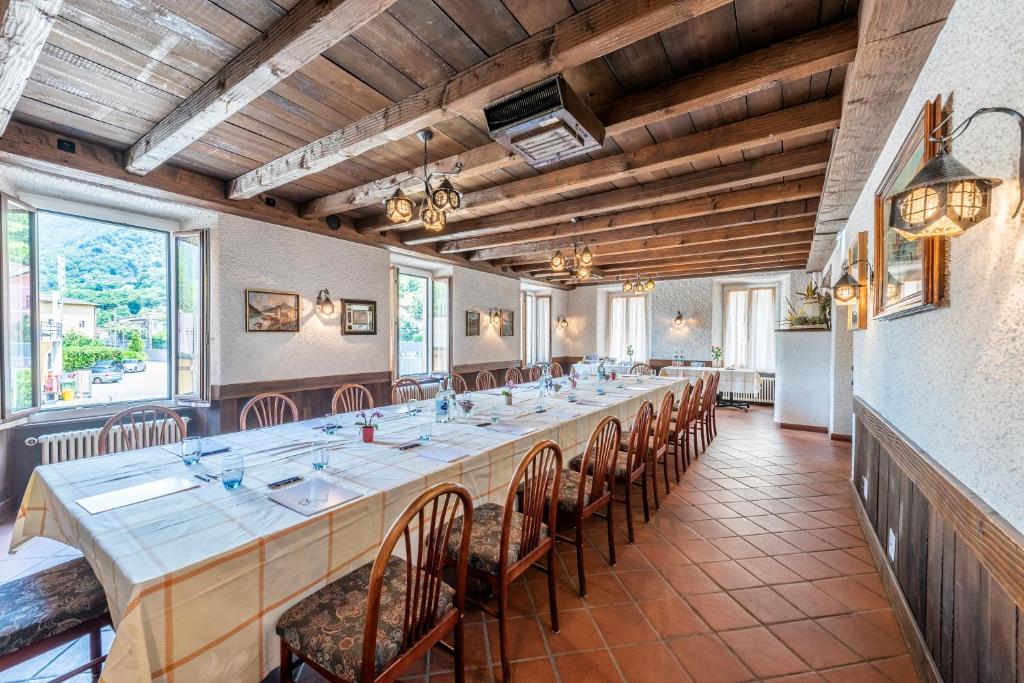Restaurace v ubytování Albergo Ristorante Svizzero