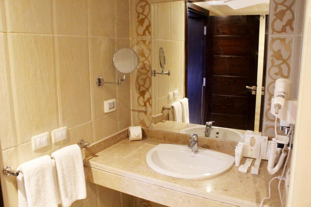 Tolip North Coast Hotel - 4