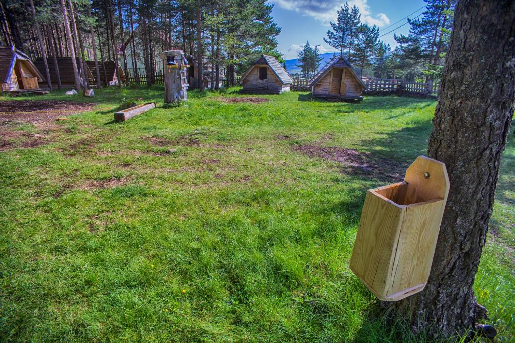 Zahrada ubytování Eco Camp Chalets pod Gorom