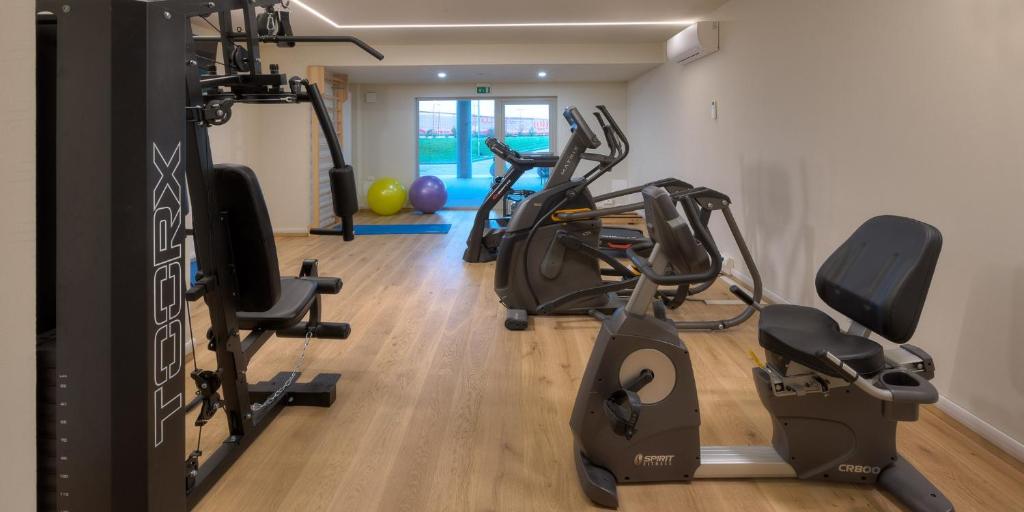 Fitness centrum a/nebo fitness zařízení v ubytování Hotel The Cube