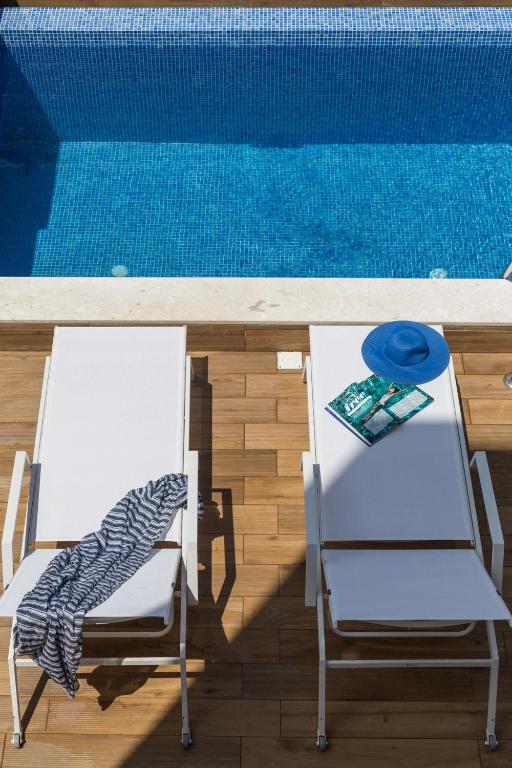 Mythic Summer Hotel - 14