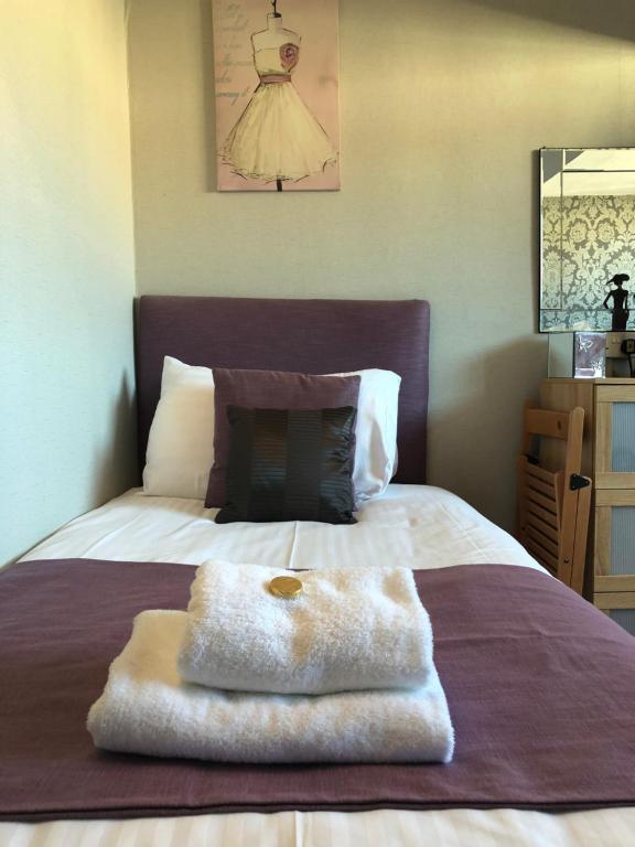 Ένα ή περισσότερα κρεβάτια σε δωμάτιο στο Adelphi Guest House