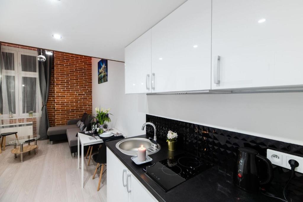 Köök või kööginurk majutusasutuses DIETLA 99 APARTMENTS - IDEAL LOCATION - in the heart of Krakow