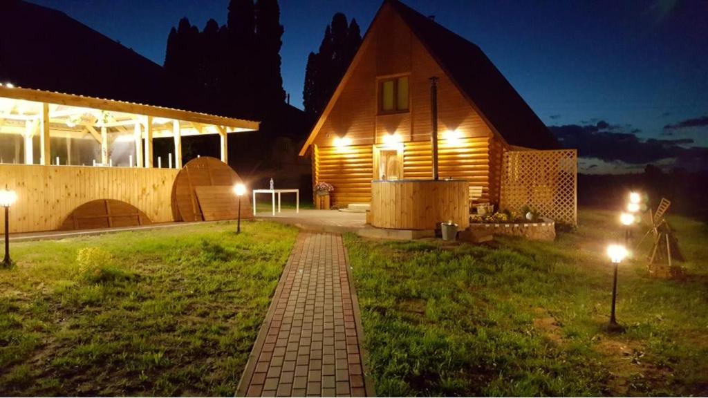 een huis met lichten in de tuin 's nachts bij Holiday home Tūjas in Krāslava