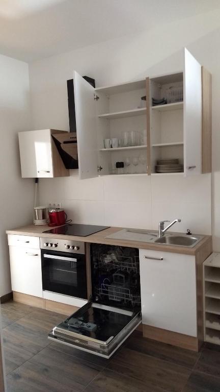 Kuchnia lub aneks kuchenny w obiekcie Vienna Smile Apartment Schoenbrunn