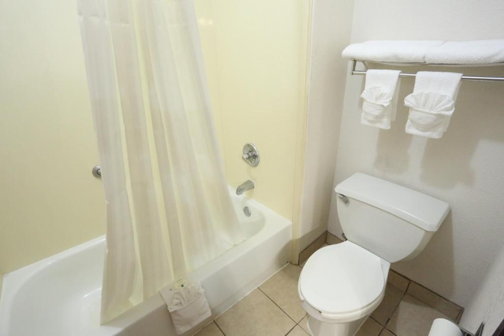 Quality Suites Burleson - Ft Worth photo