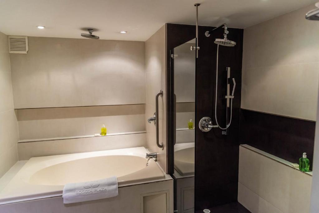 Koupelna v ubytování Bogota Plaza Hotel