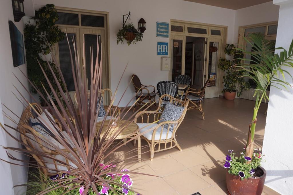 Fotografie z fotogalerie ubytování Hostal Yebisah v destinaci Santa Eularia des Riu