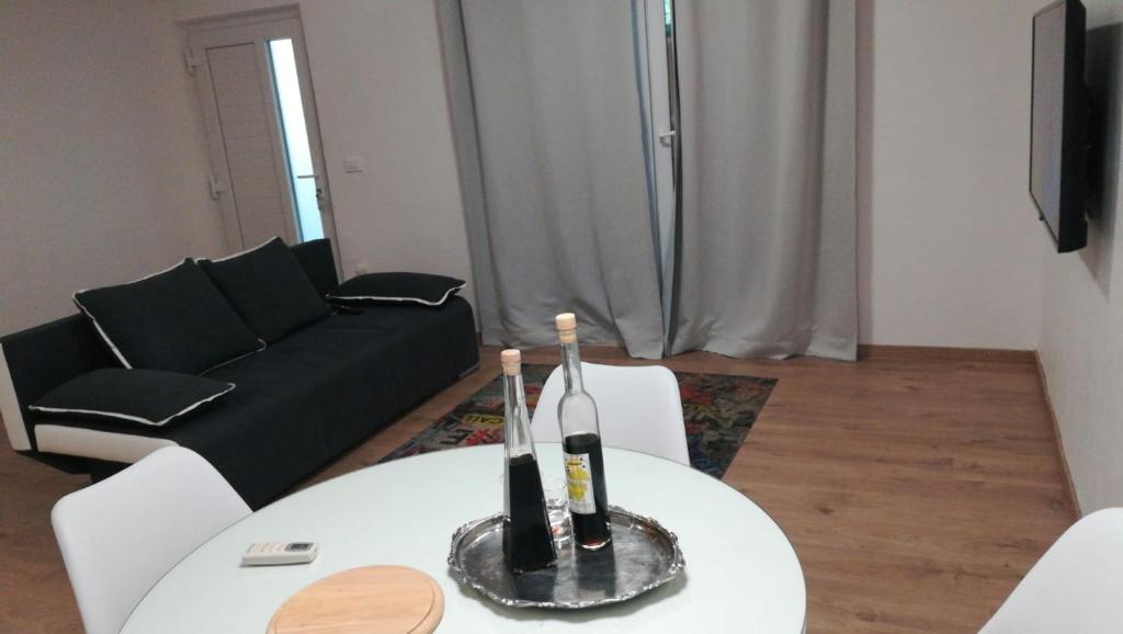 Televízia a/alebo spoločenská miestnosť v ubytovaní Centar Guest house