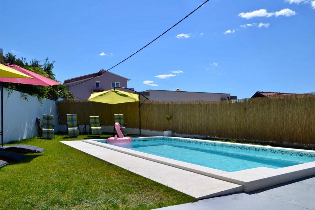Bazén v ubytování 4 apartmens private pool 20people max nebo v jeho okolí
