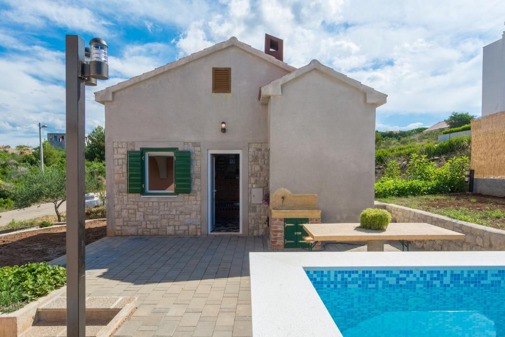 Bazén v ubytovaní Holiday Home Matela alebo v jeho blízkosti