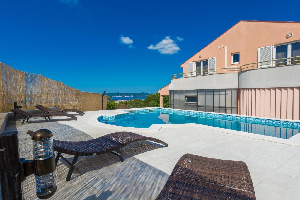 Bazén v ubytovaní Holiday Home Matela alebo v jeho blízkosti