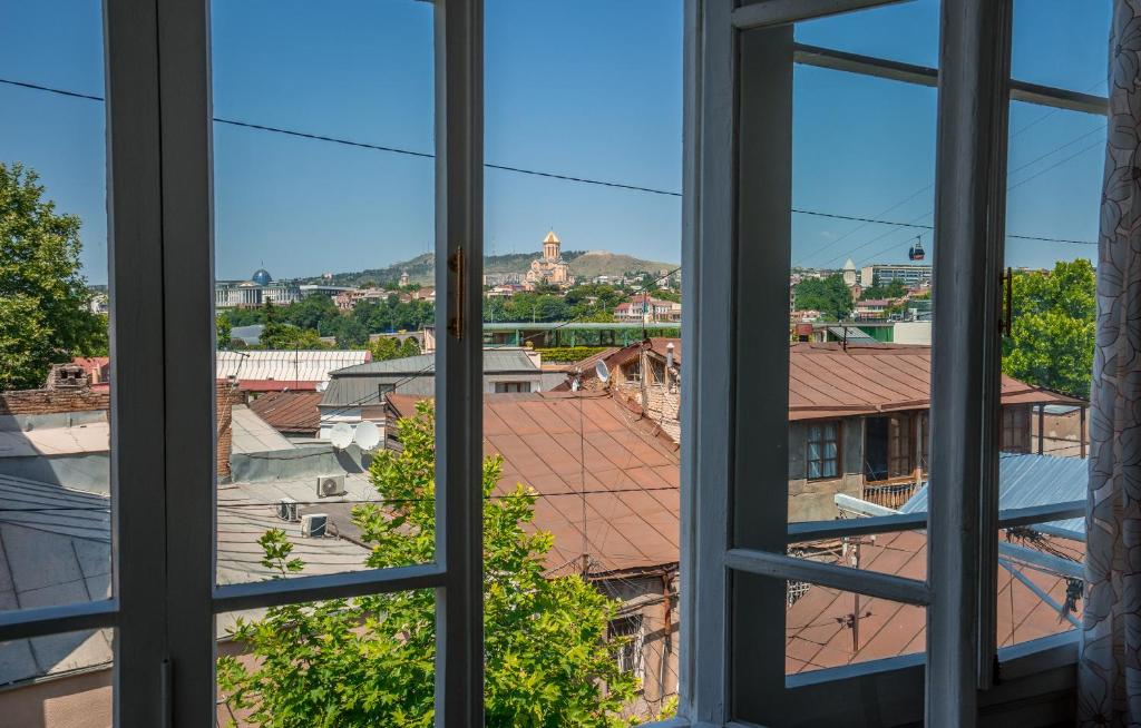 Nespecifikovaný výhled na hory nebo výhled na hory při pohledu z hotelu
