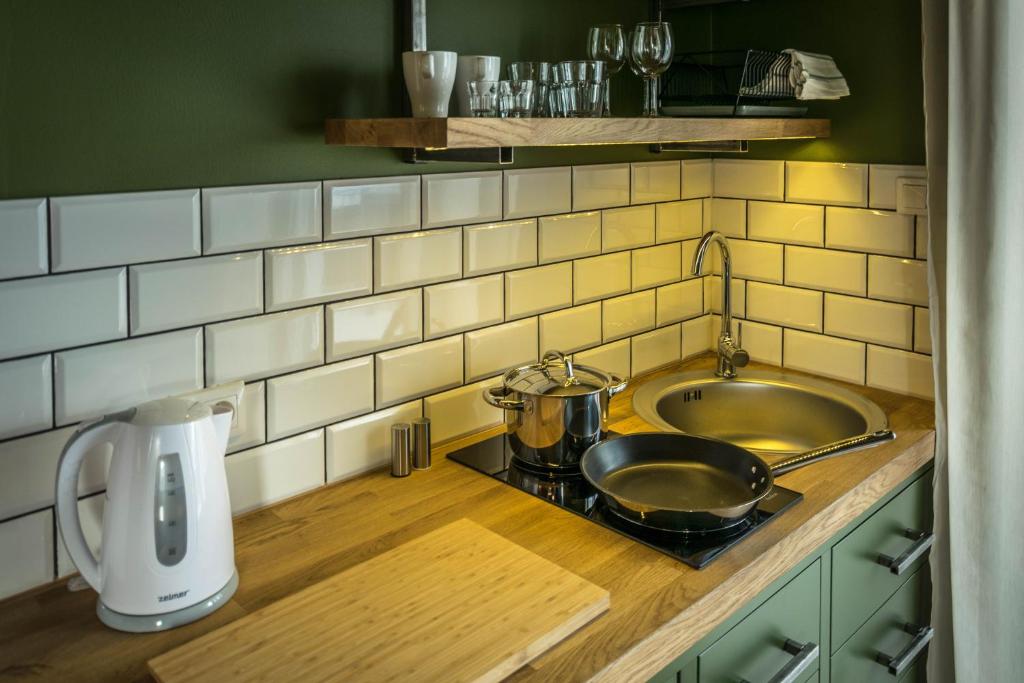 Kuchyňa alebo kuchynka v ubytovaní Uniejów Apartments