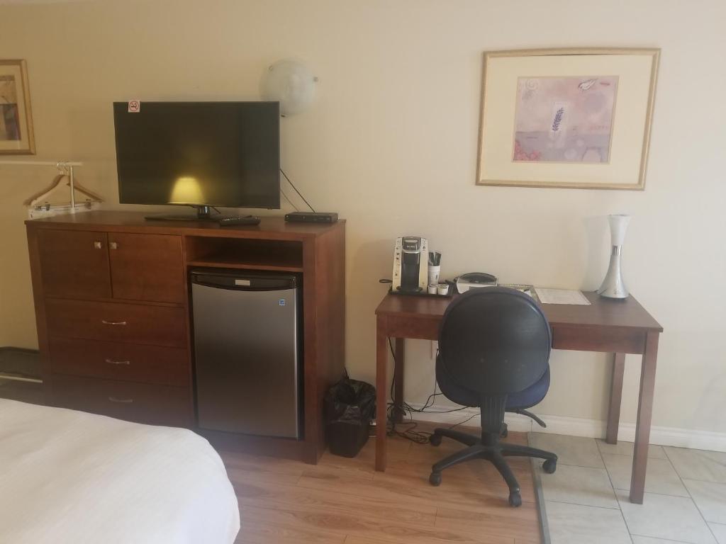 Kuchyň nebo kuchyňský kout v ubytování Super 8 by Wyndham Smoky Lake