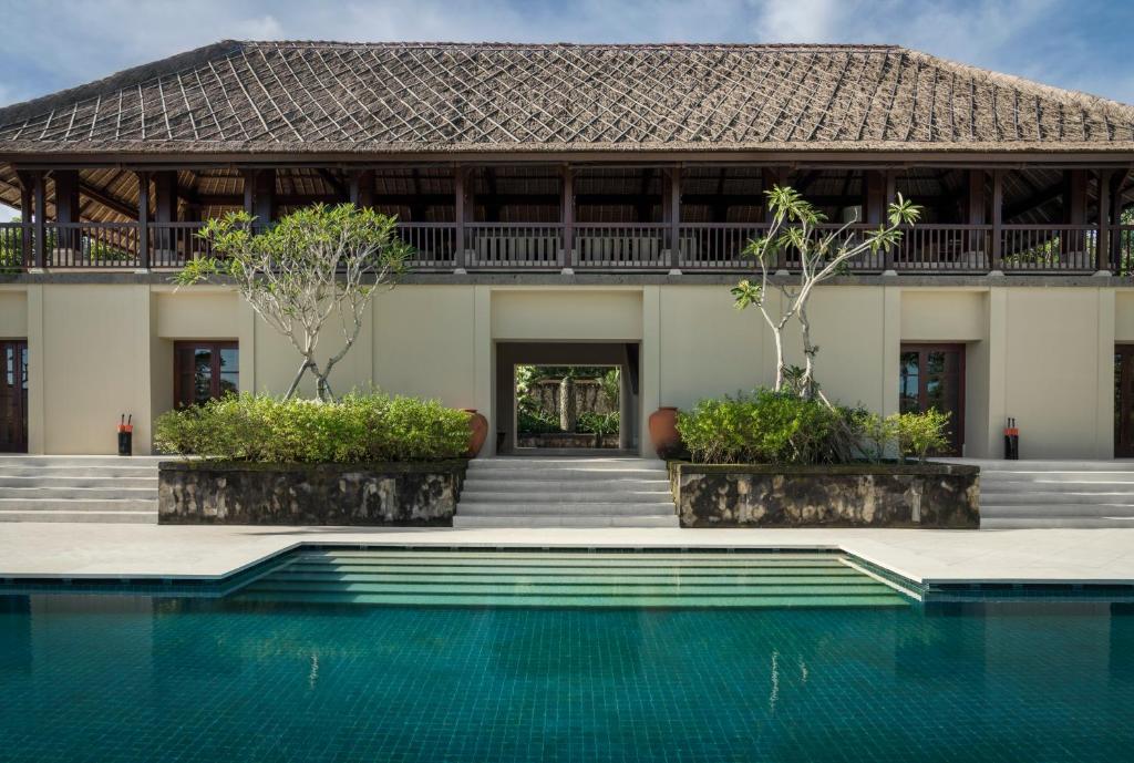 Bazén v ubytování REVĪVŌ Wellness Resort Nusa Dua Bali nebo v jeho okolí