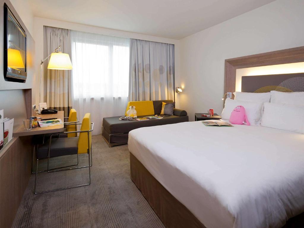 Postel nebo postele na pokoji v ubytování Novotel Leuven Centrum
