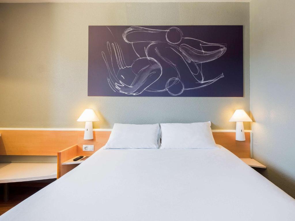 Posteľ alebo postele v izbe v ubytovaní Ibis Granada