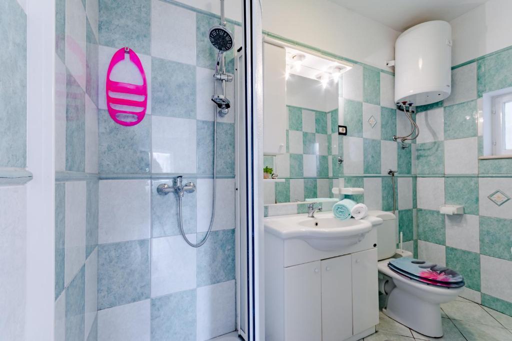 Vannituba majutusasutuses Studio Vijađ