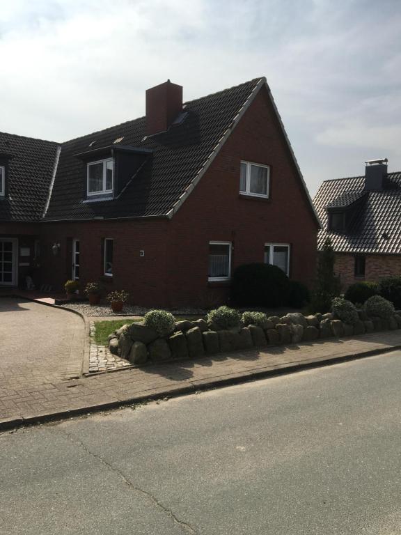 a brick house with a roof at Seglerhafen in Ahrensbök