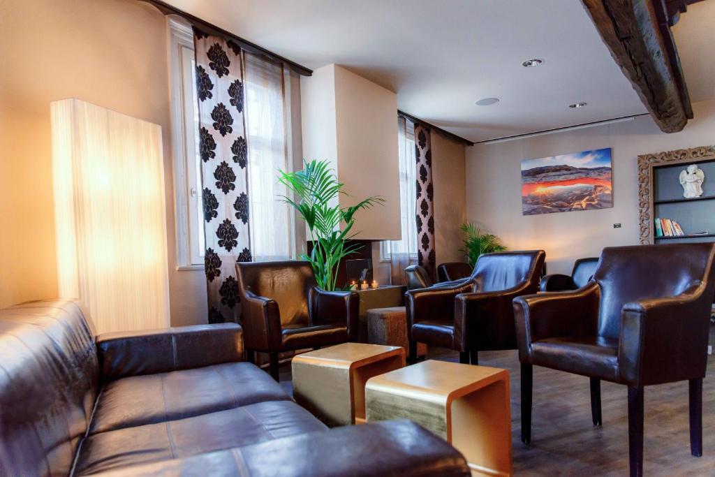 Ein Sitzbereich in der Unterkunft Hotel Engel