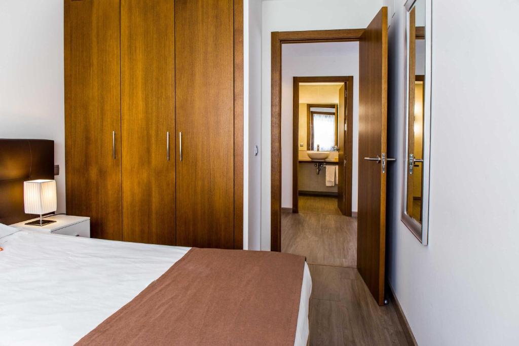 Postel nebo postele na pokoji v ubytování BLUESEA Dimona Suites