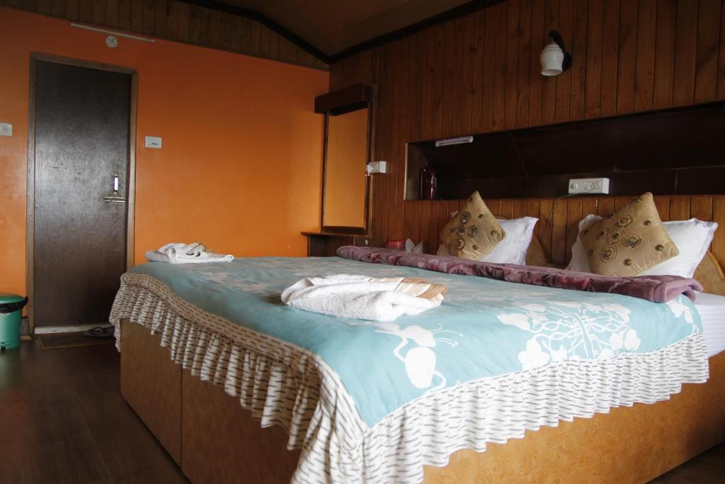 Postel nebo postele na pokoji v ubytování Vamoose Mandarin Village Resort