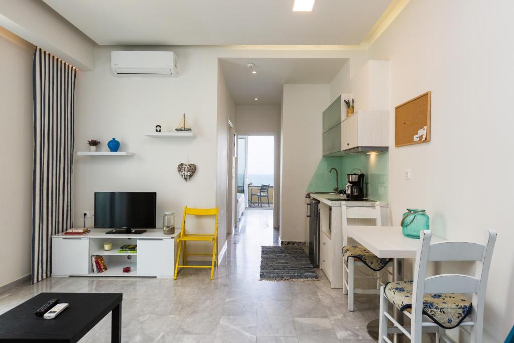 Meltemi Coast Suites - 10