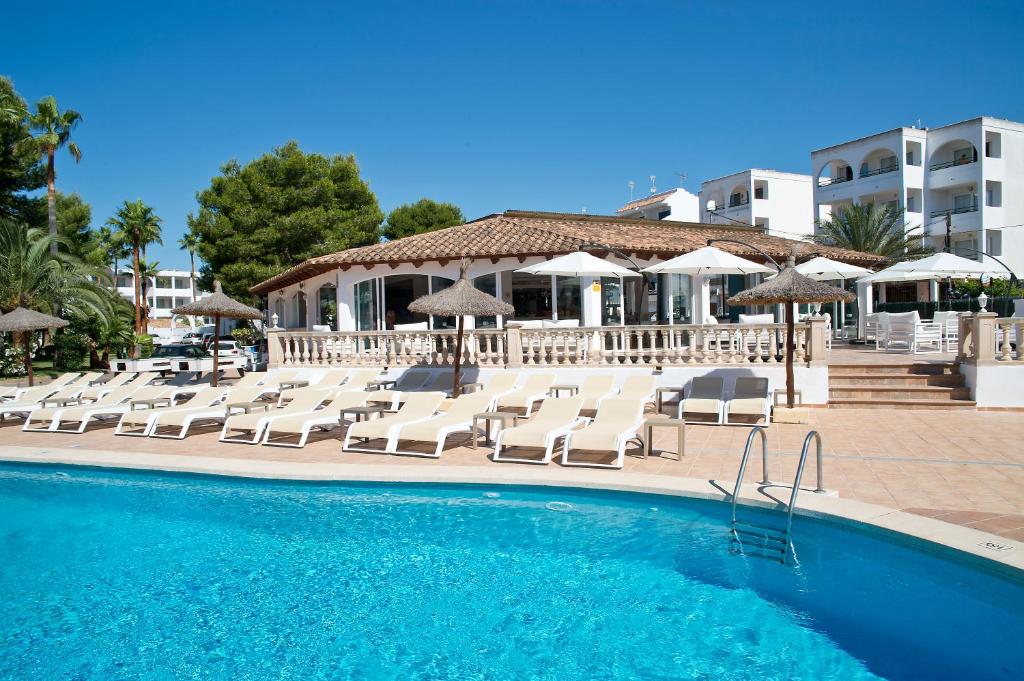 Bazén v ubytování Aparthotel Pierre & Vacances Mallorca Cecilia nebo v jeho okolí
