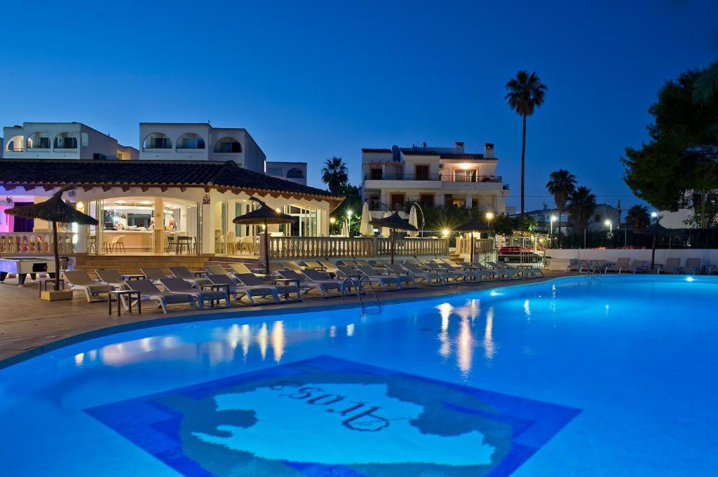 Bazén v ubytování Aparthotel Pierre & Vacances Mallorca Cecilia nebo v jeho okolí