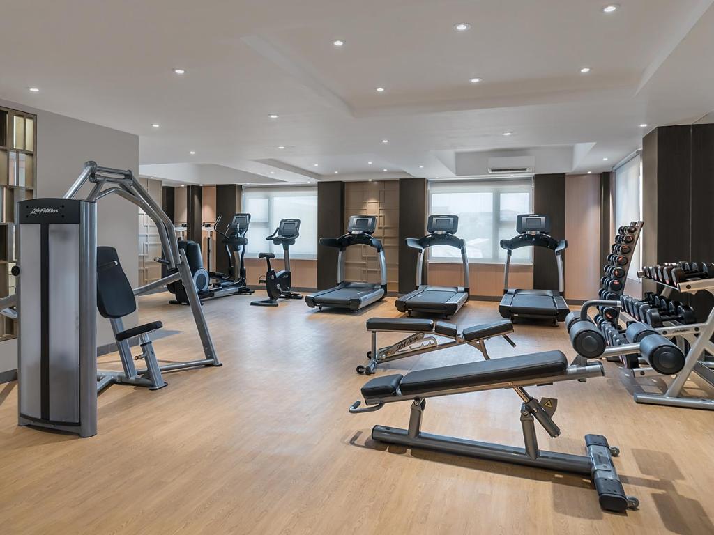 Fitness centrum a/nebo fitness zařízení v ubytování Henann Palm Beach Resort