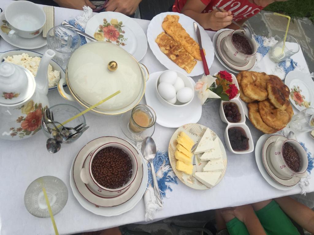 Comida en o cerca de este hotel