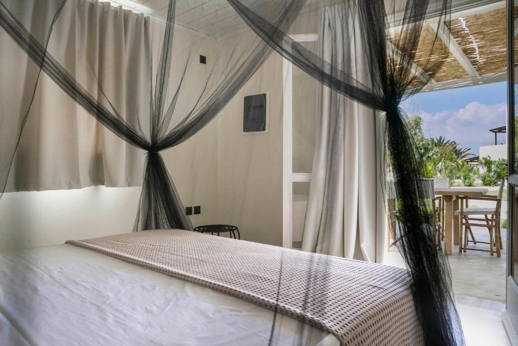 Ένα ή περισσότερα κρεβάτια σε δωμάτιο στο Kymata Bohemian Villas