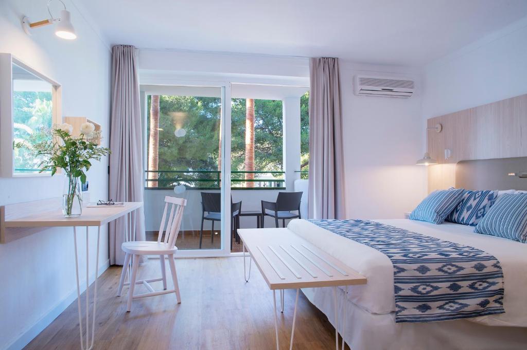 Postel nebo postele na pokoji v ubytování Aparthotel Pierre & Vacances Mallorca Cecilia