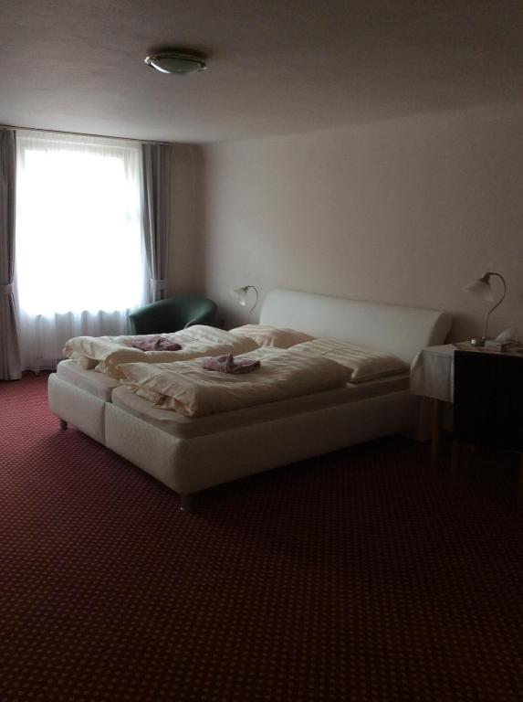 Postel nebo postele na pokoji v ubytování Hotel U Zlateho Andela