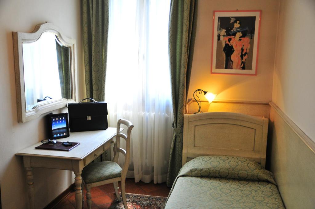 TV a/nebo společenská místnost v ubytování Park Hotel Villa Giustinian