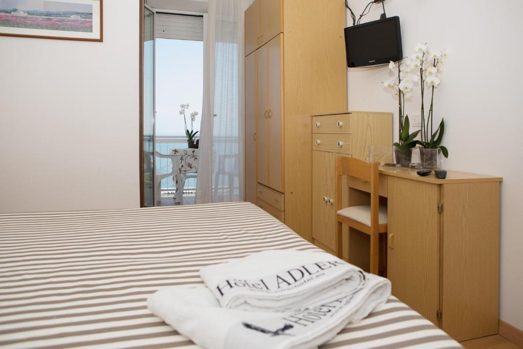 Postel nebo postele na pokoji v ubytování Hotel Adler