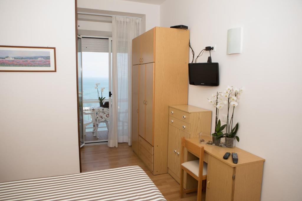 TV a/nebo společenská místnost v ubytování Hotel Adler