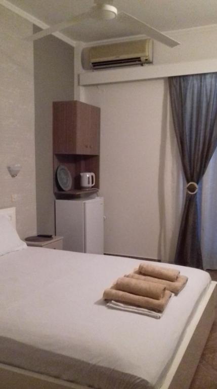 Postel nebo postele na pokoji v ubytování Maltezos Rooms