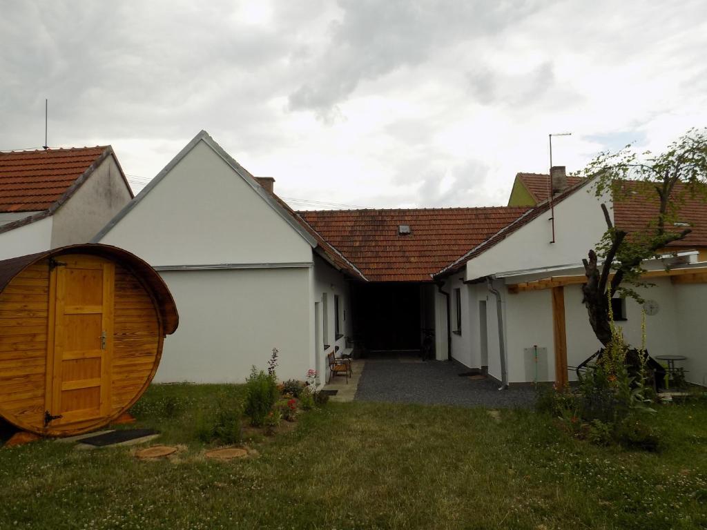 Budova, kde se prázdninový dům nachází