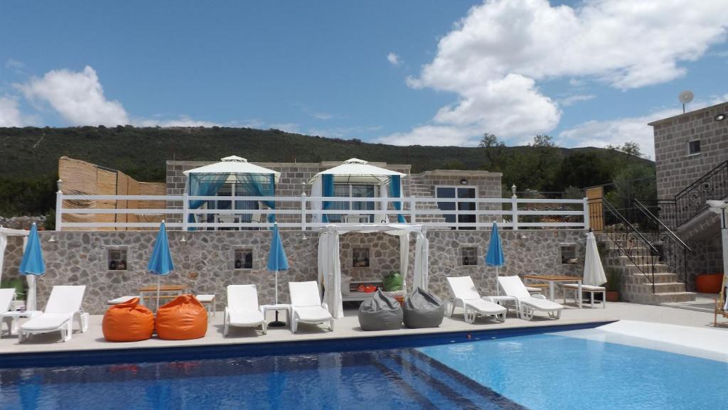 Bassein majutusasutuses Luštica Apartments või selle lähedal