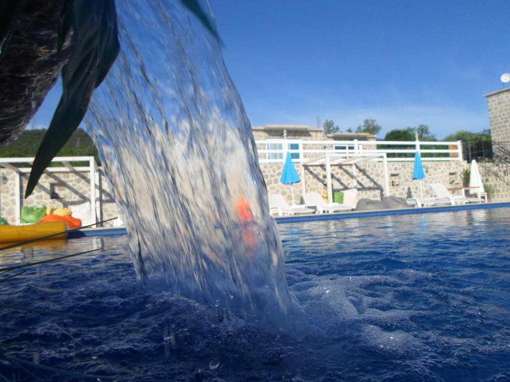 Bassein majutusasutuses Luštica Apartments või selle lähedal