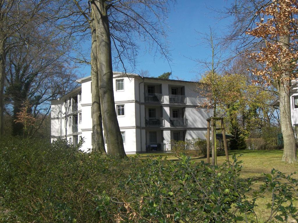 NeuhofにあるResidenz am Buchenpark App_13の白い建物